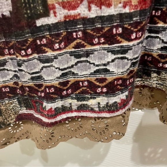 🍁TRIBAL Shirt🍁 - Picture 9 of 14